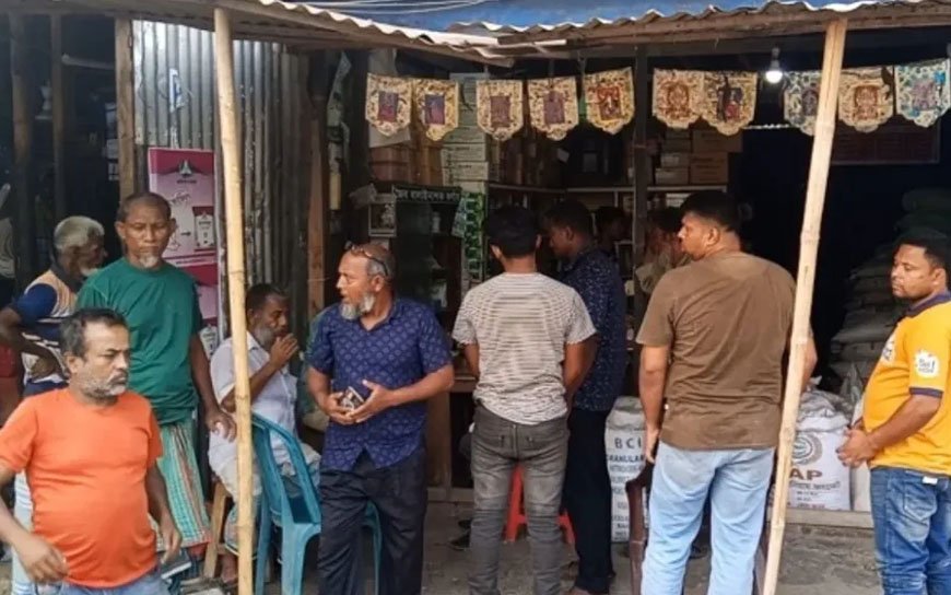 ফরিদপুরে কৃষকের বরাদ্দের সার বিক্রির চেষ্টা, পালালেন চেয়ারম্যানের সহযোগী